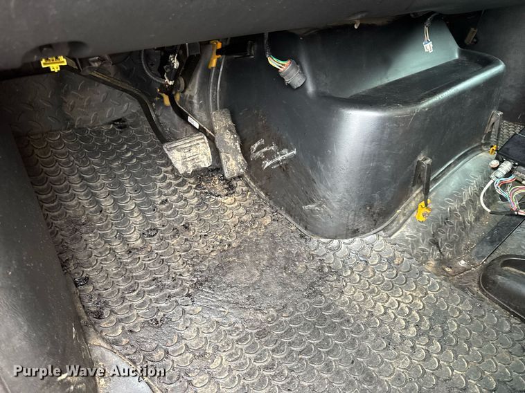 image for item DV4185 2005 Chevrolet C7500 oil distributor truck