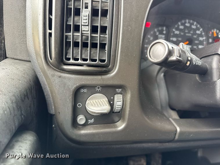 image for item DV4185 2005 Chevrolet C7500 oil distributor truck