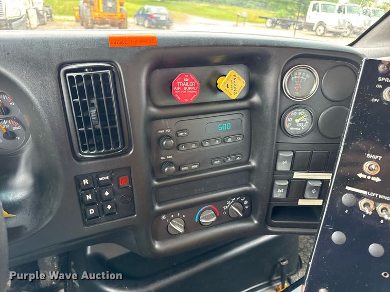 image for item DV4185 2005 Chevrolet C7500 oil distributor truck