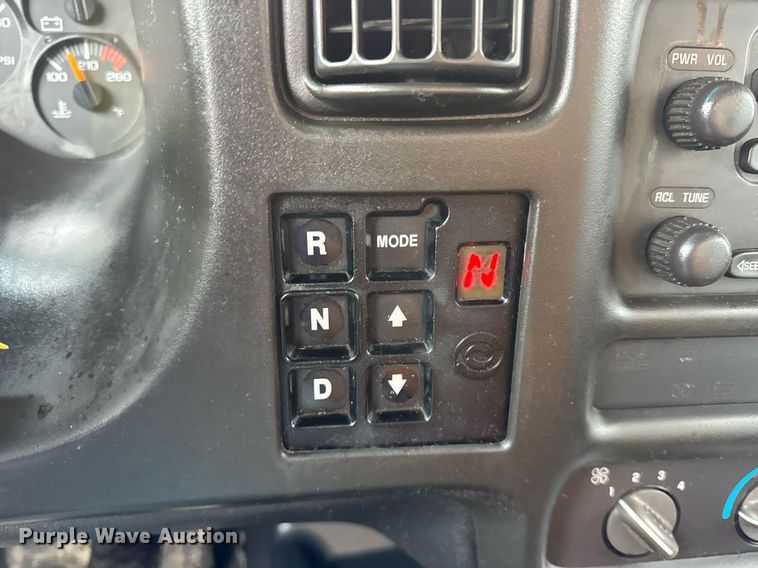 image for item DV4185 2005 Chevrolet C7500 oil distributor truck