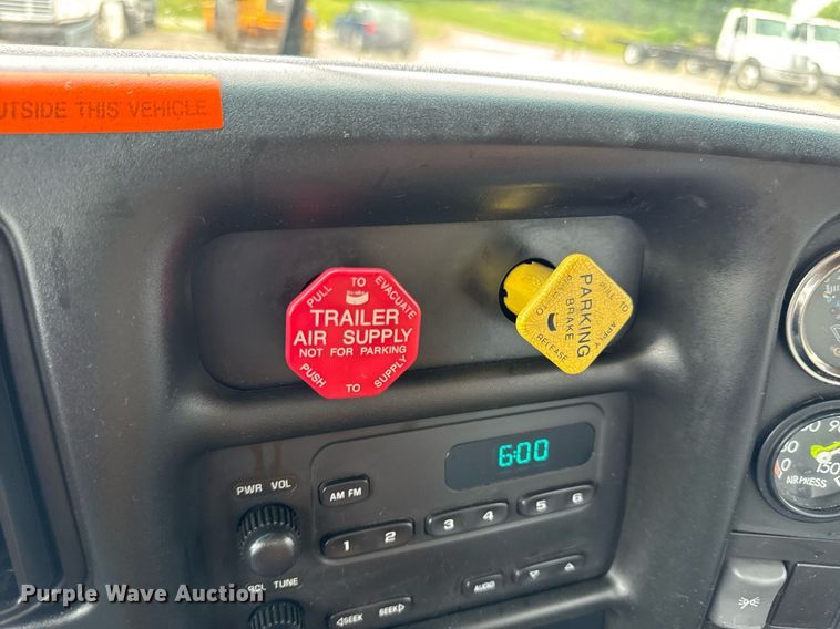 image for item DV4185 2005 Chevrolet C7500 oil distributor truck