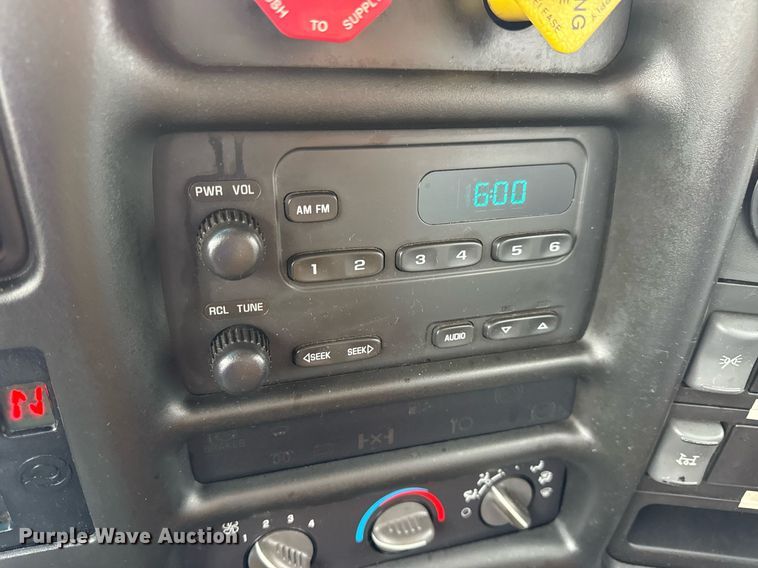 image for item DV4185 2005 Chevrolet C7500 oil distributor truck