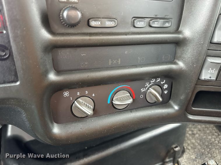 image for item DV4185 2005 Chevrolet C7500 oil distributor truck