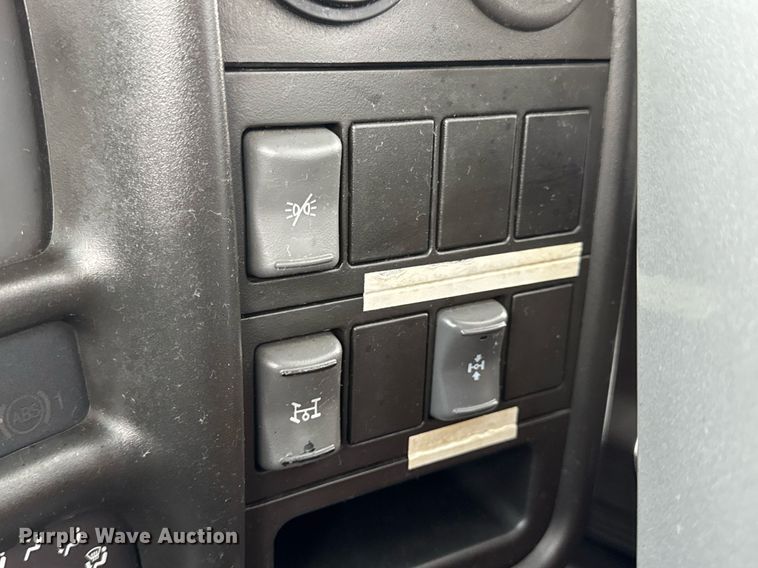 image for item DV4185 2005 Chevrolet C7500 oil distributor truck