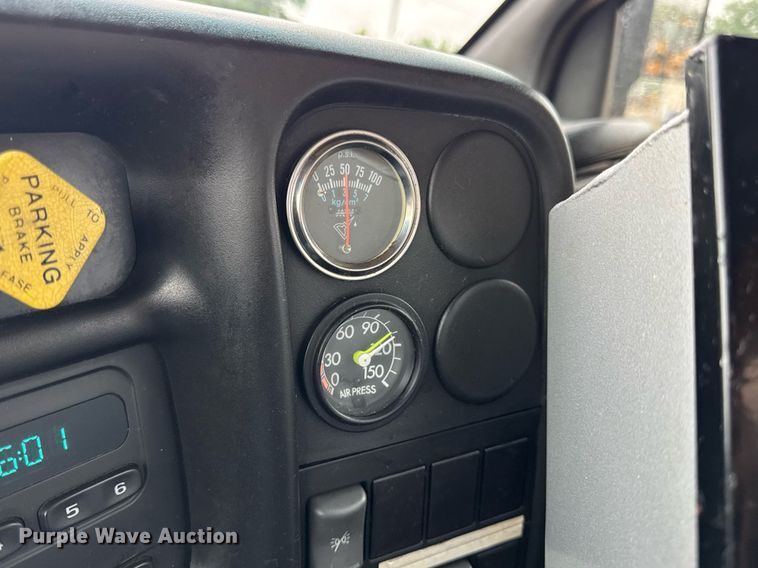 image for item DV4185 2005 Chevrolet C7500 oil distributor truck