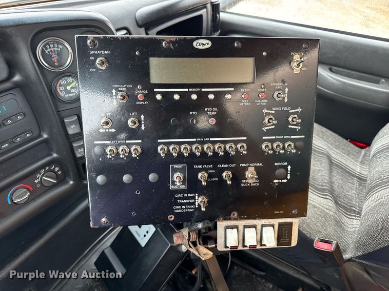 image for item DV4185 2005 Chevrolet C7500 oil distributor truck