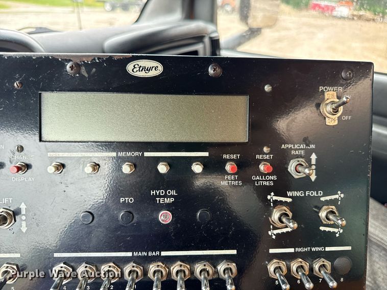 image for item DV4185 2005 Chevrolet C7500 oil distributor truck