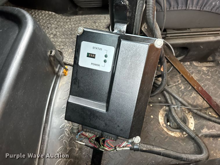 image for item DV4185 2005 Chevrolet C7500 oil distributor truck