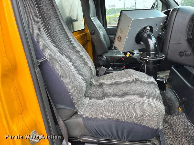 image for item DV4185 2005 Chevrolet C7500 oil distributor truck