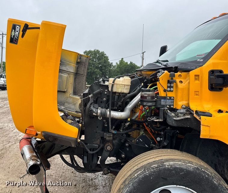 image for item DV4185 2005 Chevrolet C7500 oil distributor truck