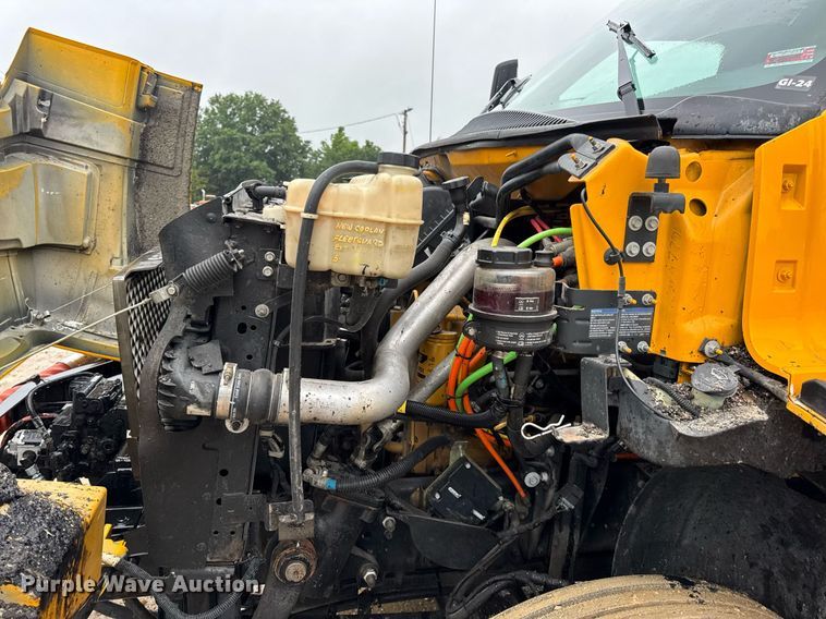 image for item DV4185 2005 Chevrolet C7500 oil distributor truck