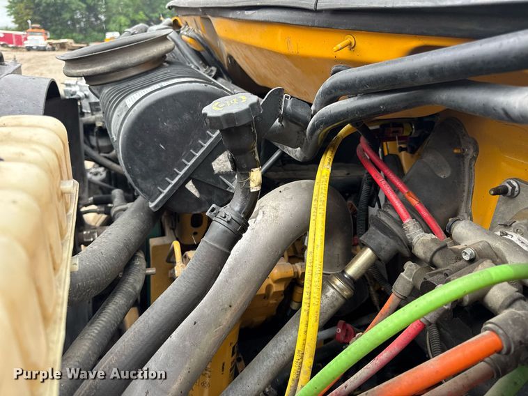 image for item DV4185 2005 Chevrolet C7500 oil distributor truck