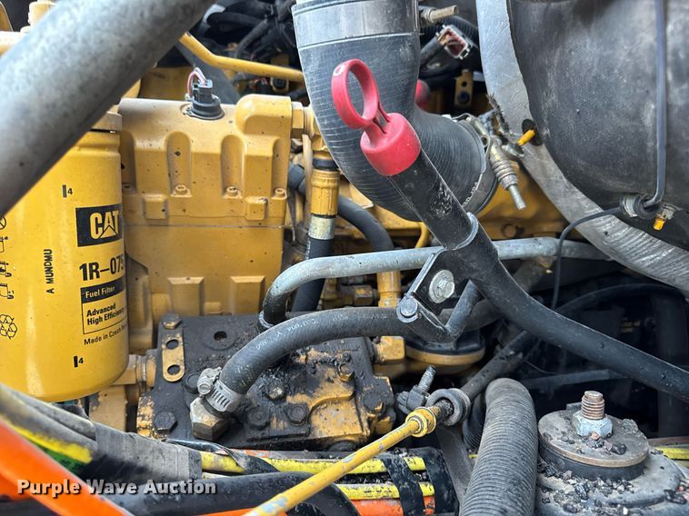 image for item DV4185 2005 Chevrolet C7500 oil distributor truck