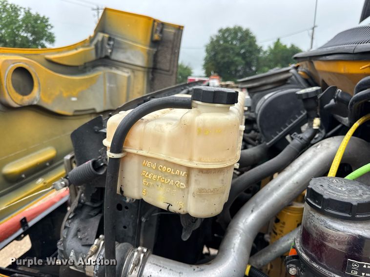 image for item DV4185 2005 Chevrolet C7500 oil distributor truck