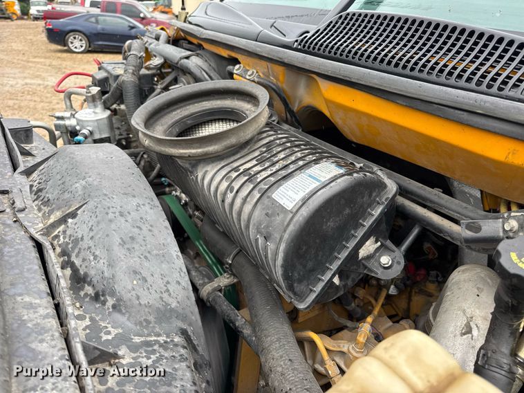 image for item DV4185 2005 Chevrolet C7500 oil distributor truck