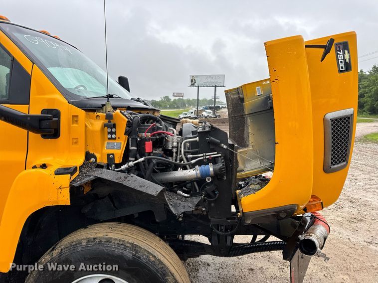 image for item DV4185 2005 Chevrolet C7500 oil distributor truck