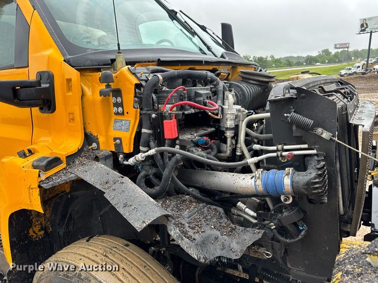 image for item DV4185 2005 Chevrolet C7500 oil distributor truck