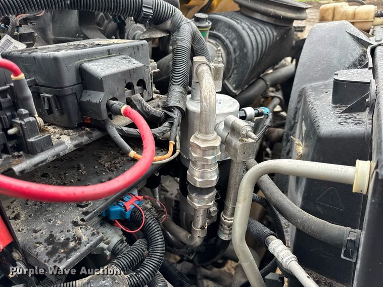 image for item DV4185 2005 Chevrolet C7500 oil distributor truck