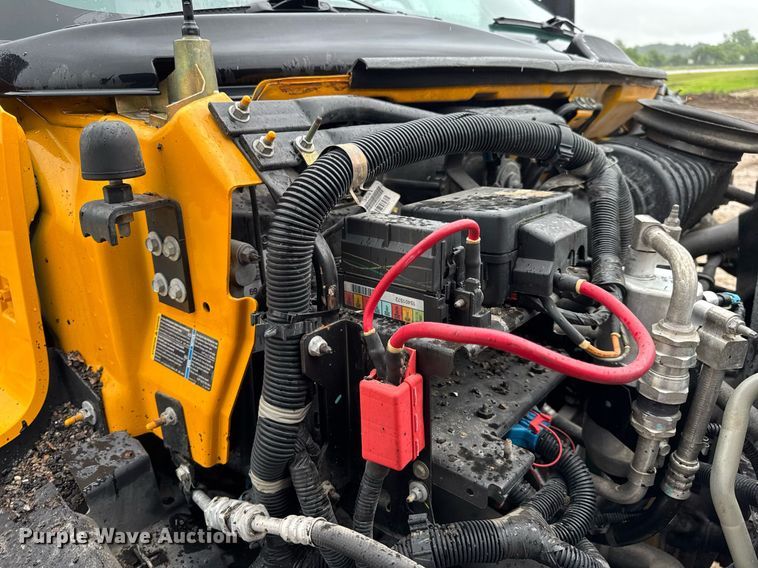 image for item DV4185 2005 Chevrolet C7500 oil distributor truck