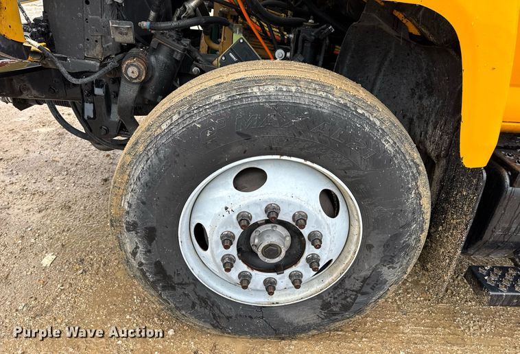 image for item DV4185 2005 Chevrolet C7500 oil distributor truck