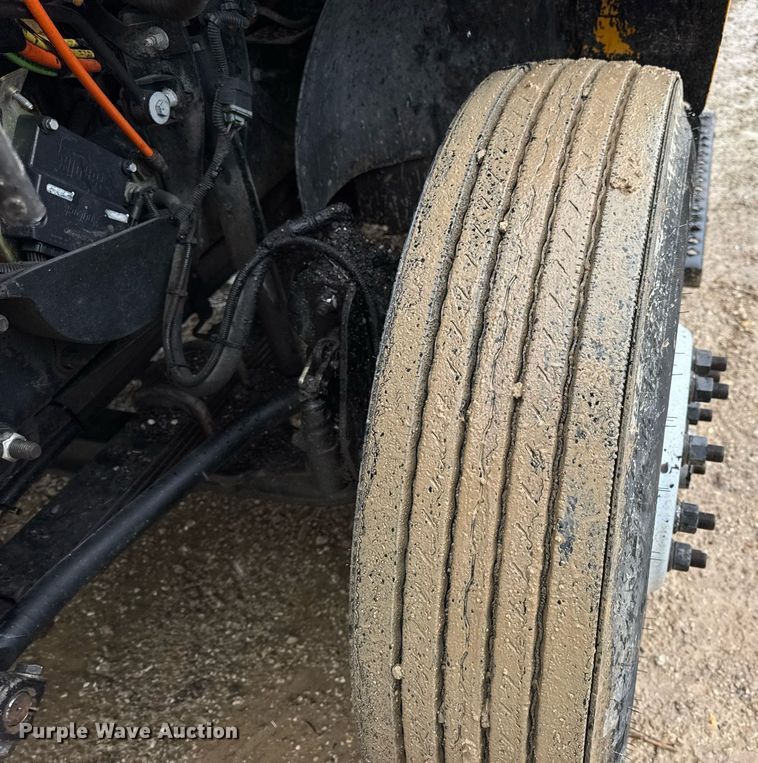 image for item DV4185 2005 Chevrolet C7500 oil distributor truck