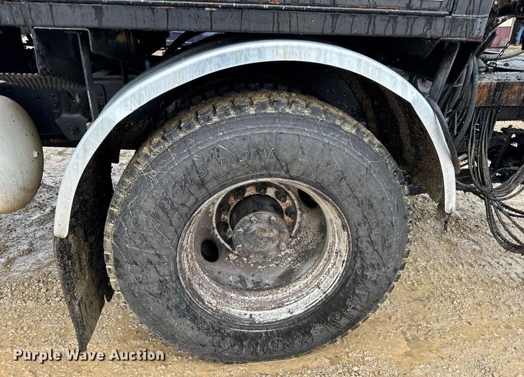 image for item DV4185 2005 Chevrolet C7500 oil distributor truck