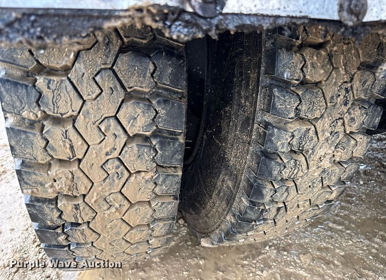 image for item DV4185 2005 Chevrolet C7500 oil distributor truck