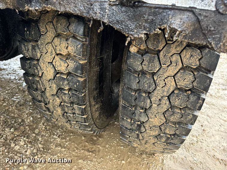 image for item DV4185 2005 Chevrolet C7500 oil distributor truck