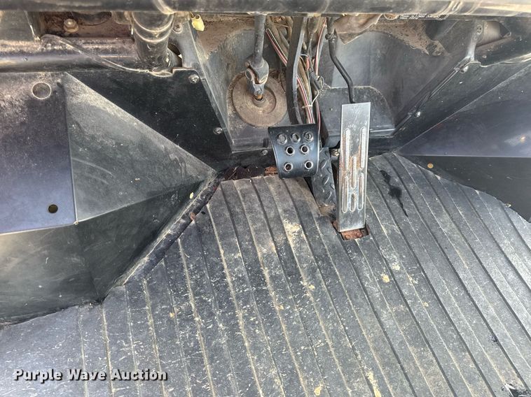 image for item DV4187 2001 Kawasaki KAF620G Mule utility vehicle