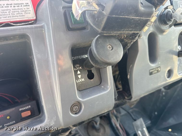 image for item DV4187 2001 Kawasaki KAF620G Mule utility vehicle