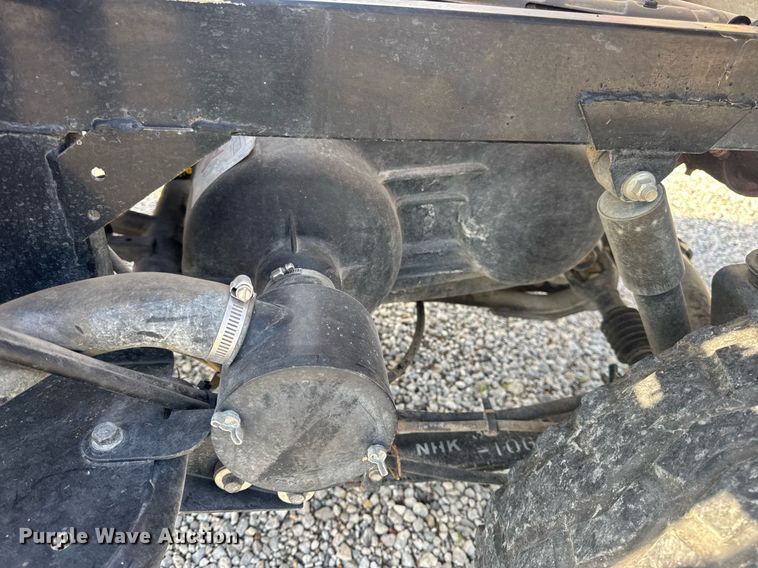 image for item DV4187 2001 Kawasaki KAF620G Mule utility vehicle