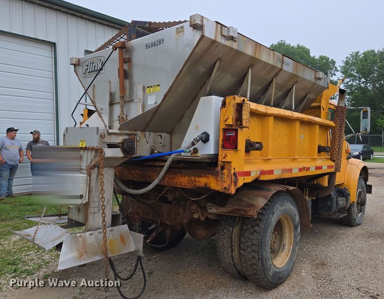 image for item DW7052 1992 International 4900 dump truck