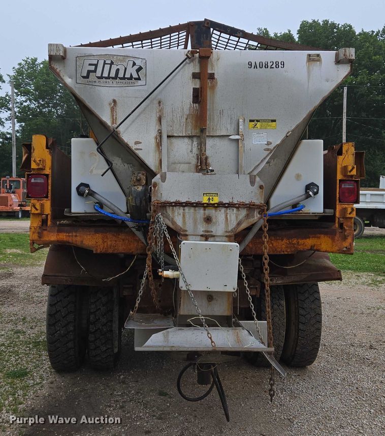 image for item DW7052 1992 International 4900 dump truck