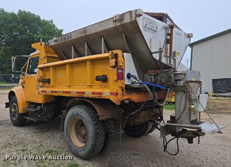 image for item DW7052 1992 International 4900 dump truck