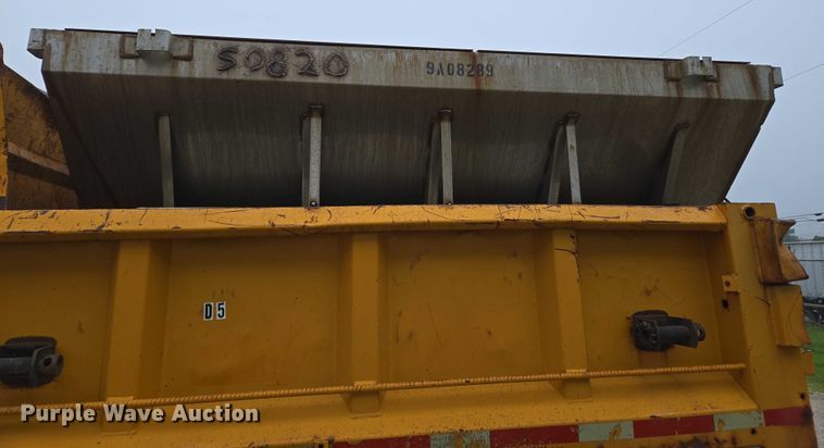 image for item DW7052 1992 International 4900 dump truck