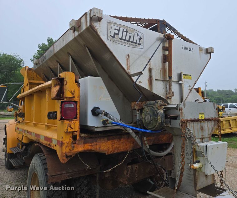image for item DW7052 1992 International 4900 dump truck