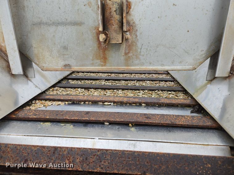 image for item DW7052 1992 International 4900 dump truck