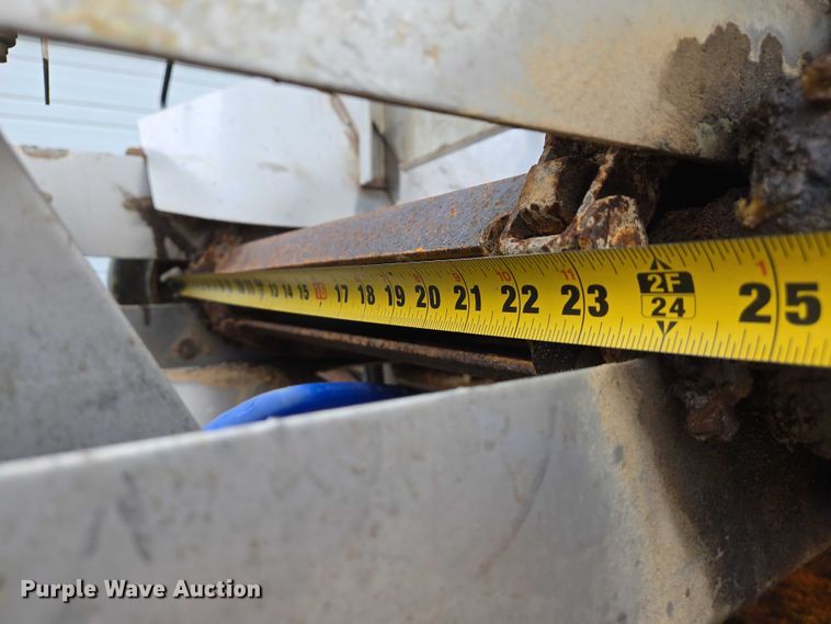 image for item DW7052 1992 International 4900 dump truck