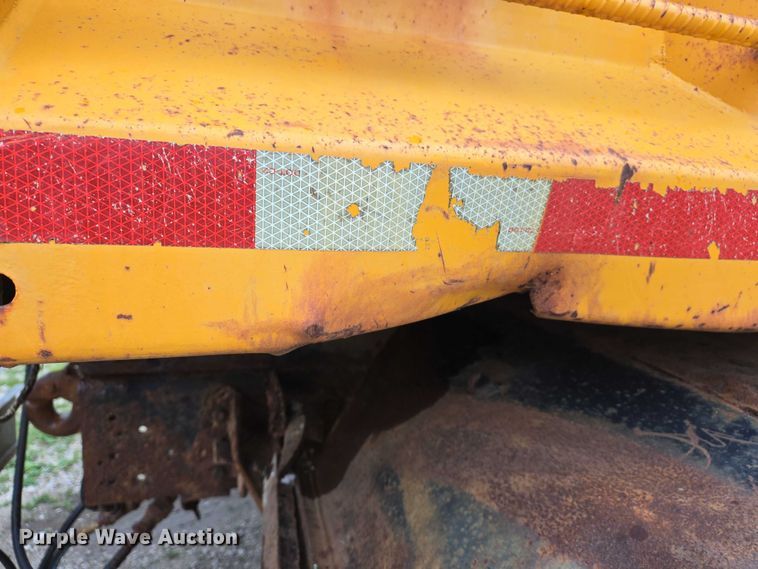 image for item DW7052 1992 International 4900 dump truck