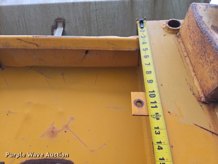 image for item DW7052 1992 International 4900 dump truck