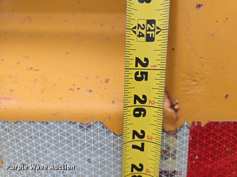 image for item DW7052 1992 International 4900 dump truck