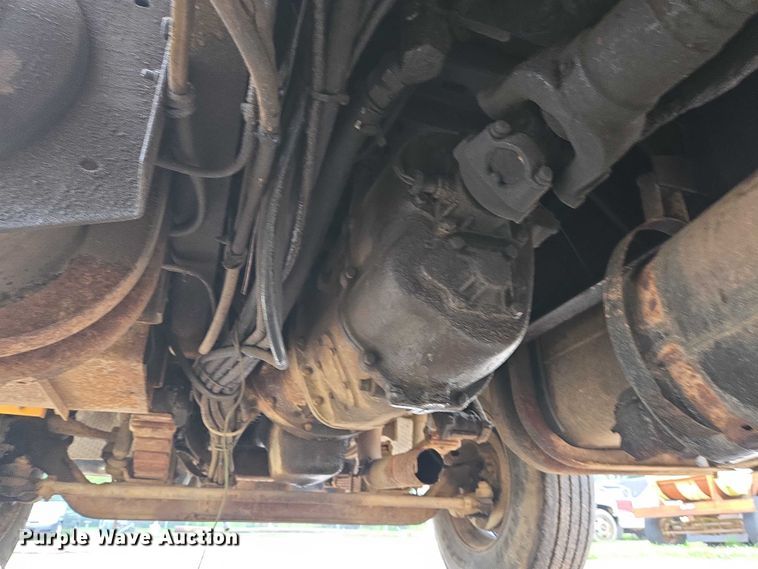 image for item DW7052 1992 International 4900 dump truck