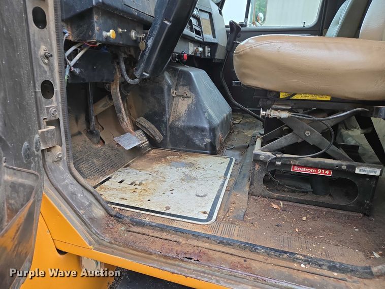 image for item DW7052 1992 International 4900 dump truck