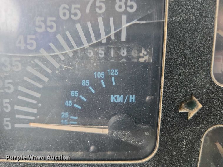 image for item DW7052 1992 International 4900 dump truck