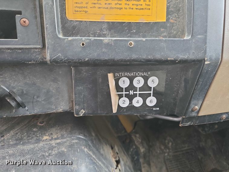 image for item DW7052 1992 International 4900 dump truck