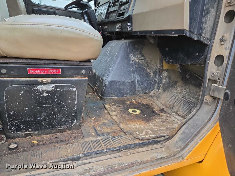 image for item DW7052 1992 International 4900 dump truck