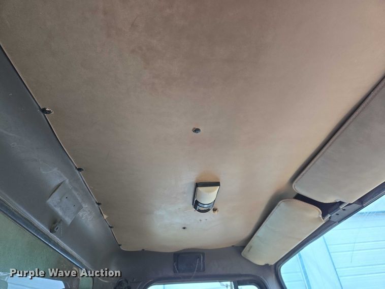 image for item DW7052 1992 International 4900 dump truck