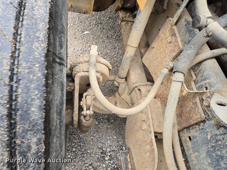 image for item DW7052 1992 International 4900 dump truck