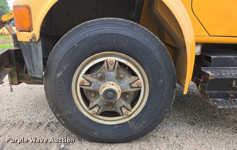 image for item DW7052 1992 International 4900 dump truck