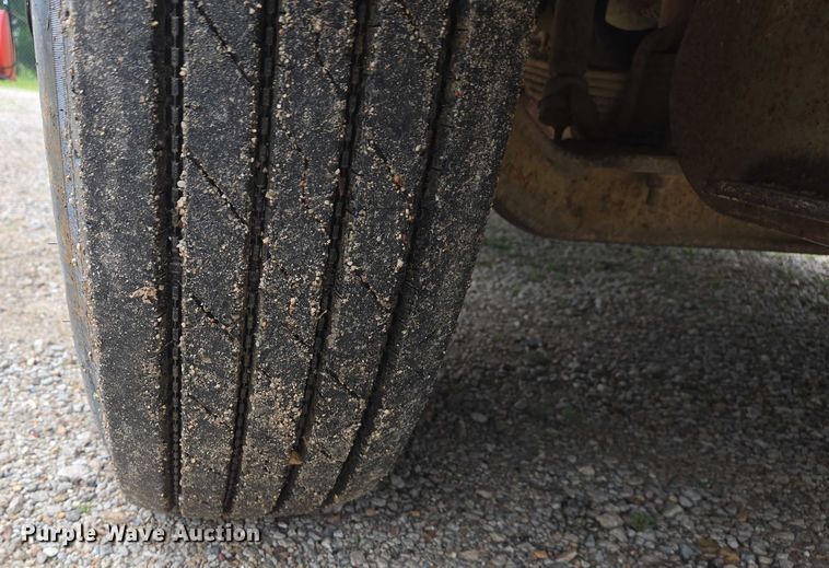 image for item DW7052 1992 International 4900 dump truck